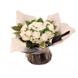 Bouquet de fleurs de naissance et de fleurs de vêtements mixte blanc